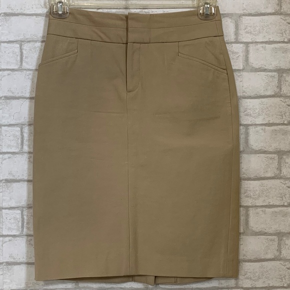 Banana Republic Khaki stretch pencil skirt - 0 - Picture 4 of 8